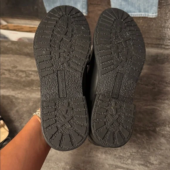 Easy Spirit Men's Black Loafers - Picture 6 of 8